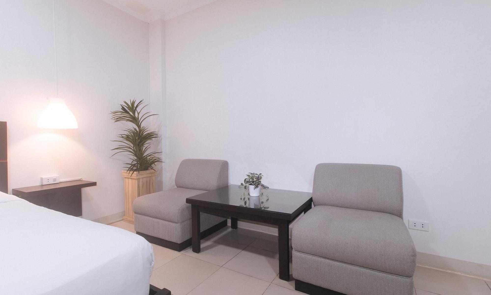 Urbanview At Evangelista Street Makati Makati City Exterior photo