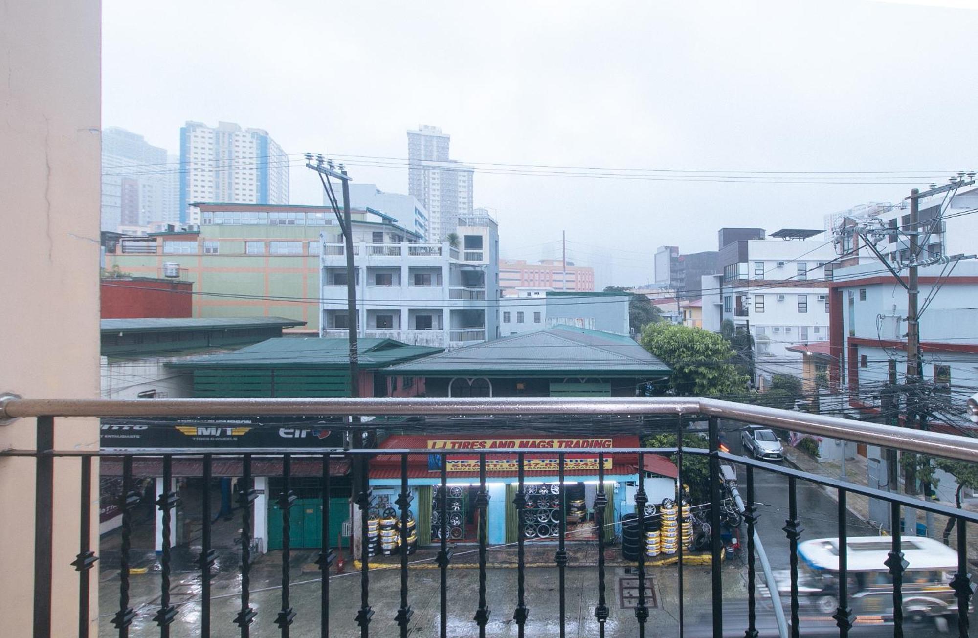 Urbanview At Evangelista Street Makati Makati City Exterior photo